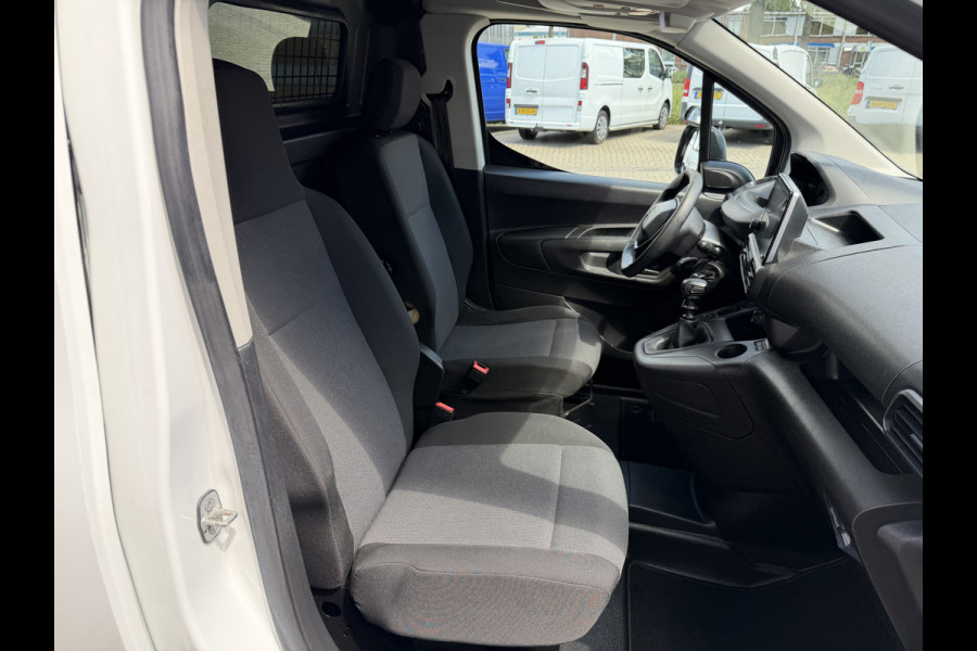 Peugeot Partner 1.2 PureTech Premium / vaste prijs rijklaar € 11.750 ex btw / lease vanaf € 198 / airco / cruise control / benzine grijs kenteken / pdc achter / raam in de schuifdeur