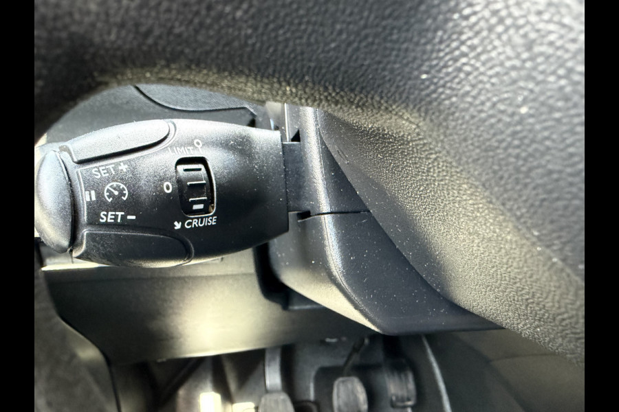 Peugeot Partner 1.2 PureTech Premium / vaste prijs rijklaar € 11.750 ex btw / lease vanaf € 198 / airco / cruise control / benzine grijs kenteken / pdc achter / raam in de schuifdeur