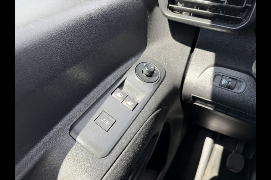 Peugeot Partner 1.2 PureTech Premium / vaste prijs rijklaar € 11.750 ex btw / lease vanaf € 198 / airco / cruise control / benzine grijs kenteken / pdc achter / raam in de schuifdeur