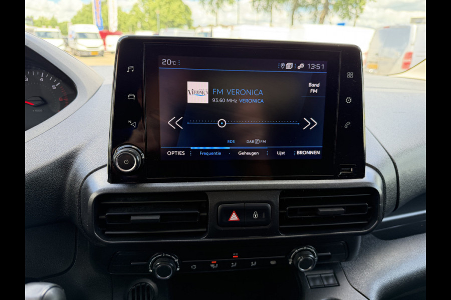Peugeot Partner 1.2 PureTech Premium / vaste prijs rijklaar € 11.750 ex btw / lease vanaf € 198 / airco / cruise control / benzine grijs kenteken / pdc achter / raam in de schuifdeur