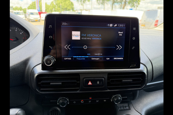 Peugeot Partner 1.2 PureTech Premium / vaste prijs rijklaar € 11.750 ex btw / lease vanaf € 198 / airco / cruise control / benzine grijs kenteken / pdc achter / raam in de schuifdeur