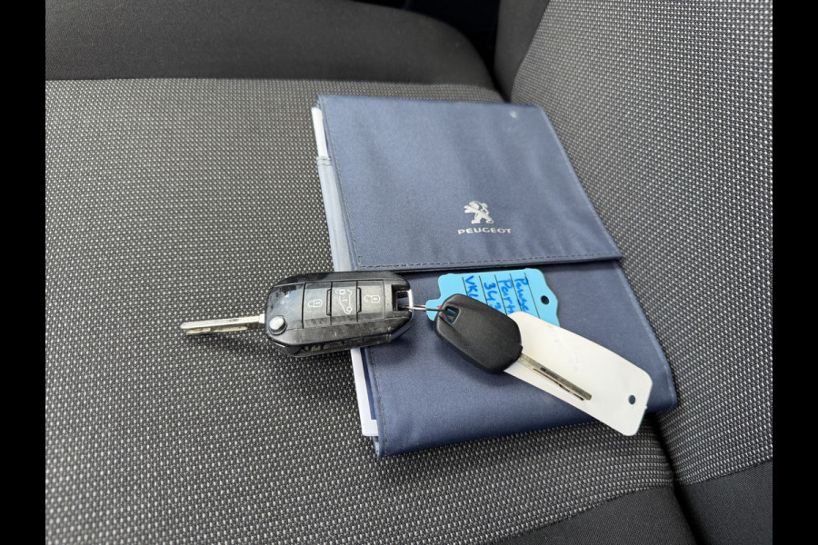 Peugeot Partner 1.2 PureTech Premium / vaste prijs rijklaar € 11.750 ex btw / lease vanaf € 198 / airco / cruise control / benzine grijs kenteken / pdc achter / raam in de schuifdeur