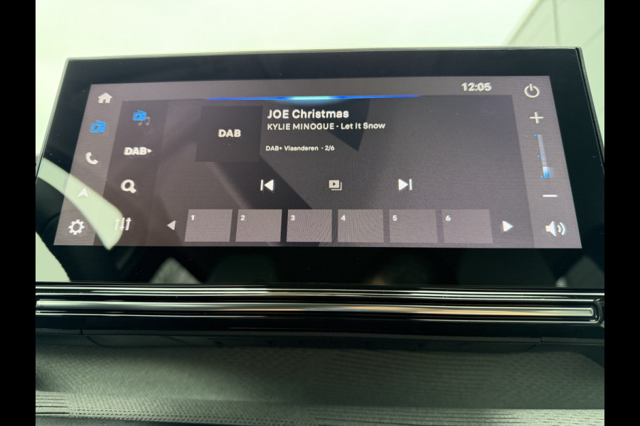 Citroën C3 100pk Max (Camera - LED - Automatische Airco - Navigatie - Apple Carplay - Draadloos laden - Lichtmetalen velgen 17" )
