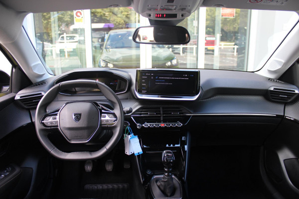 Peugeot 208 1.2 100PK ALLURE | PARKEERSENSOREN VOOR + ACHTER | DRAADLOZE APPLE CARPLAY/ANDROID AUTO | CRUISE CONTROL | DAB+ RADIO | CLIMATE CONTROL | LED KOPLAMPEN | LICHTMETALEN VELGEN 16" |