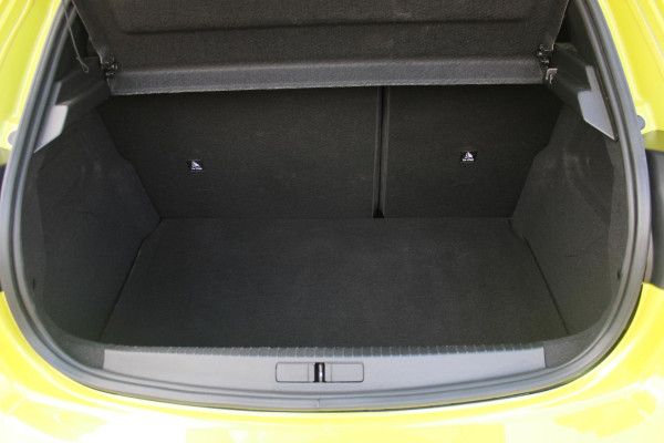 Peugeot 208 1.2 100PK ALLURE | PARKEERSENSOREN VOOR + ACHTER | DRAADLOZE APPLE CARPLAY/ANDROID AUTO | CRUISE CONTROL | DAB+ RADIO | CLIMATE CONTROL | LED KOPLAMPEN | LICHTMETALEN VELGEN 16" |