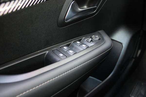 Peugeot 208 1.2 100PK ALLURE | PARKEERSENSOREN VOOR + ACHTER | DRAADLOZE APPLE CARPLAY/ANDROID AUTO | CRUISE CONTROL | DAB+ RADIO | CLIMATE CONTROL | LED KOPLAMPEN | LICHTMETALEN VELGEN 16" |