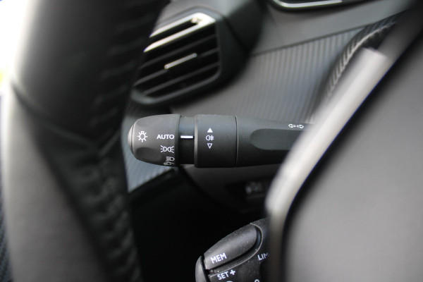 Peugeot 208 1.2 100PK ALLURE | PARKEERSENSOREN VOOR + ACHTER | DRAADLOZE APPLE CARPLAY/ANDROID AUTO | CRUISE CONTROL | DAB+ RADIO | CLIMATE CONTROL | LED KOPLAMPEN | LICHTMETALEN VELGEN 16" |