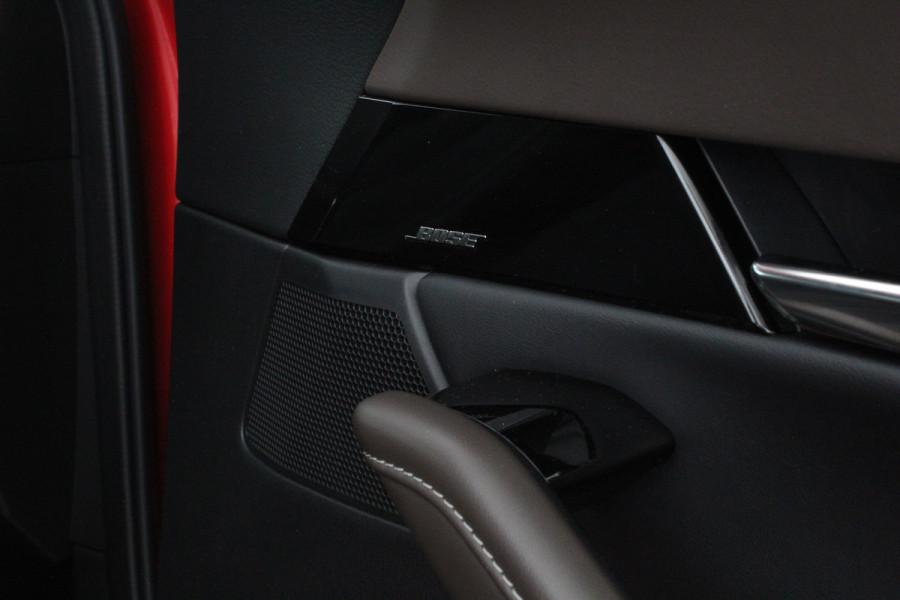 Mazda CX-30 2.0 e-SkyActiv-X M Hybrid Luxury > 186pk/Trekhaak/Crystal Red Soul/Bose/Leer/Memory...