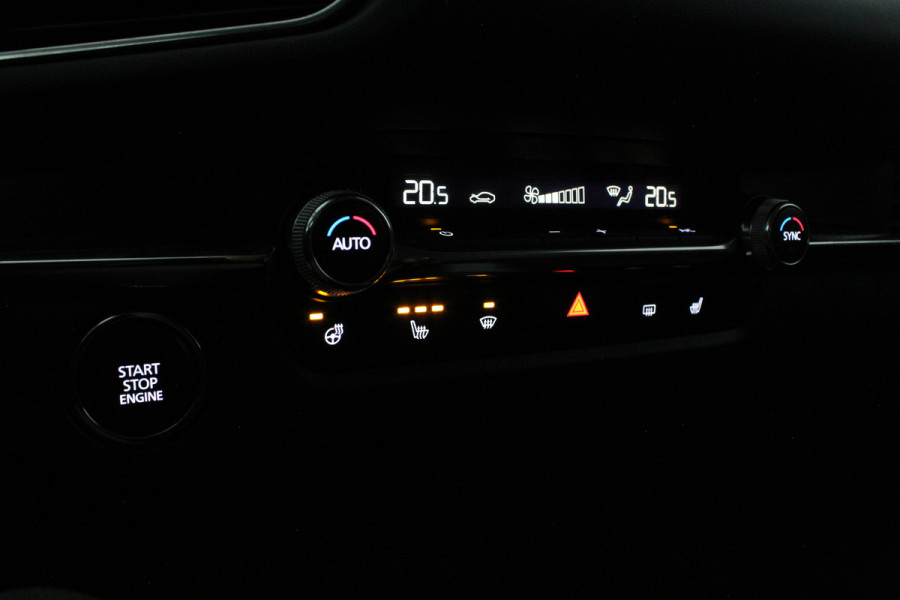 Mazda CX-30 2.0 e-SkyActiv-X M Hybrid Luxury > 186pk/Trekhaak/Crystal Red Soul/Bose/Leer/Memory...