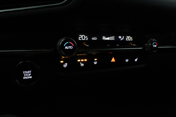 Mazda CX-30 2.0 e-SkyActiv-X M Hybrid Luxury > 186pk/Trekhaak/Crystal Red Soul/Bose/Leer/Memory...
