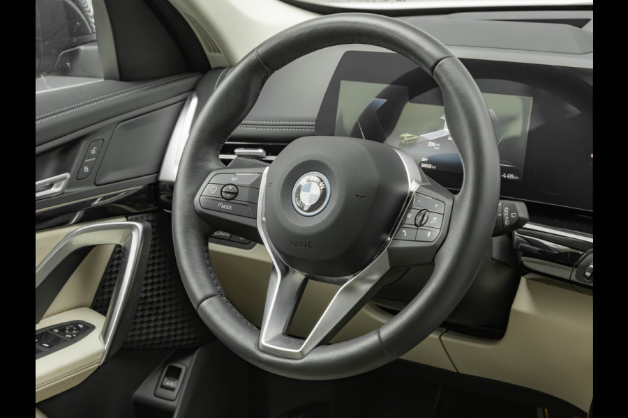 BMW iX1 eDrive20 xLine - Sportstoelen - ACC - Head-up - Parking Assist Plus