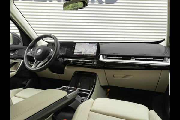 BMW iX1 eDrive20 xLine - Sportstoelen - ACC - Head-up - Parking Assist Plus