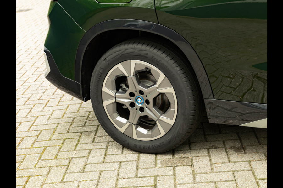 BMW iX1 eDrive20 xLine - Sportstoelen - ACC - Head-up - Parking Assist Plus