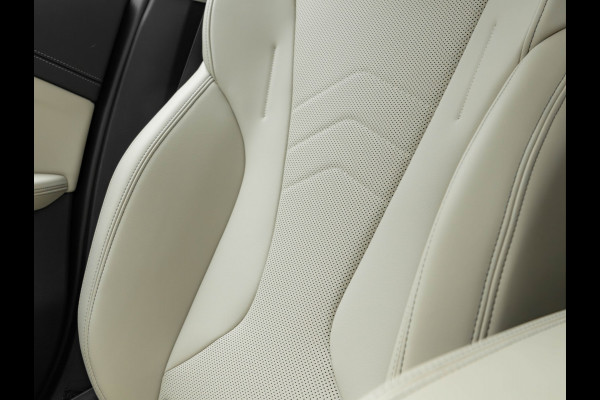 BMW iX1 eDrive20 xLine - Sportstoelen - ACC - Head-up - Parking Assist Plus
