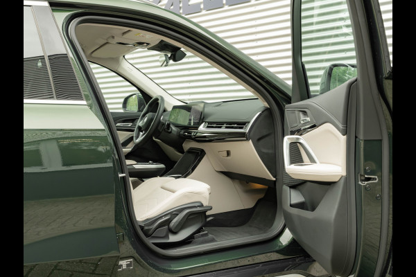 BMW iX1 eDrive20 xLine - Sportstoelen - ACC - Head-up - Parking Assist Plus