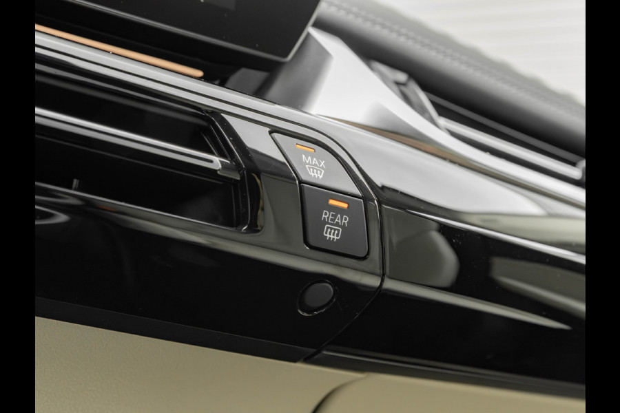 BMW iX1 eDrive20 xLine - Sportstoelen - ACC - Head-up - Parking Assist Plus