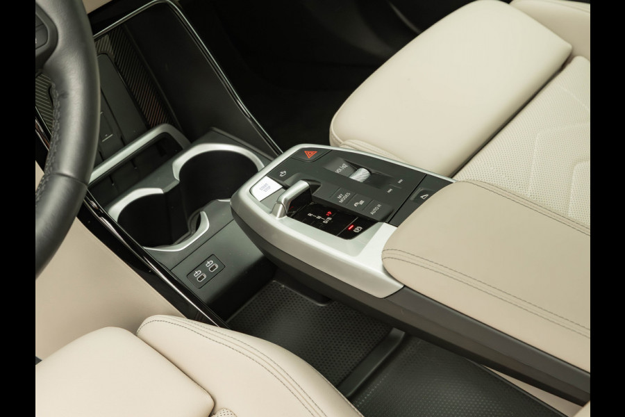 BMW iX1 eDrive20 xLine - Sportstoelen - ACC - Head-up - Parking Assist Plus