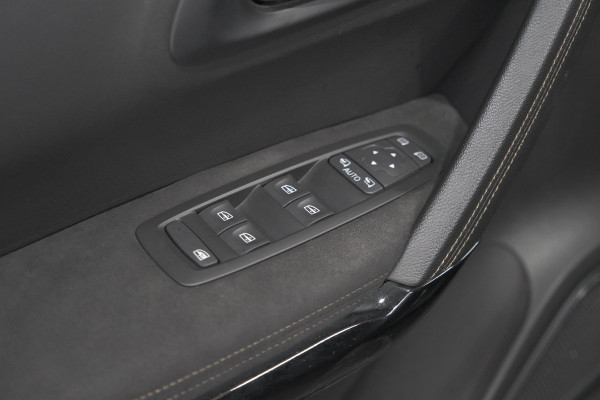 Renault Kadjar TCe 160 EDC Black Edition | BOSE Audio | Adaptieve Cruise Control | Camera | Dodehoekdetectie