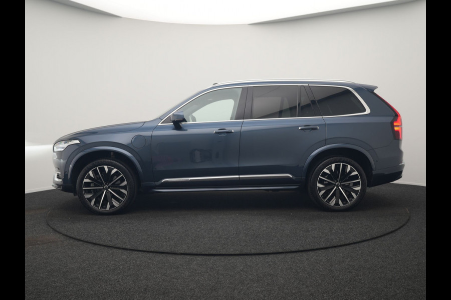 Volvo XC90 T8 Recharge AWD Ultimate Bright 7 Persoons LONG RANGE PHEV 455pk Dealer O.H. | Trekhaak Af Fabriek | Panodak | Head Up | Adaptive Cruise | 360 Camera | Bowers & Wilkins | Lederen Sportstoelen Massage & Memory & Ventilatie | Google Assistent | Stoelen & Stuur Verwarmd  | Keyless | Blis | Plug In Hybrid |