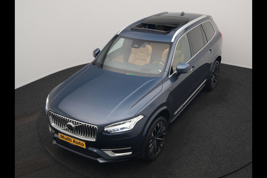 Volvo XC90 T8 Recharge AWD Ultimate Bright 7 Persoons LONG RANGE PHEV 455pk Dealer O.H. | Trekhaak Af Fabriek | Panodak | Head Up | Adaptive Cruise | 360 Camera | Bowers & Wilkins | Lederen Sportstoelen Massage & Memory & Ventilatie | Google Assistent | Stoelen & Stuur Verwarmd  | Keyless | Blis | Plug In Hybrid |
