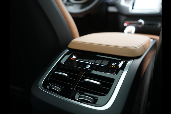 Volvo XC90 T8 Recharge AWD Ultimate Bright 7 Persoons LONG RANGE PHEV 455pk Dealer O.H. | Trekhaak Af Fabriek | Panodak | Head Up | Adaptive Cruise | 360 Camera | Bowers & Wilkins | Lederen Sportstoelen Massage & Memory & Ventilatie | Google Assistent | Stoelen & Stuur Verwarmd  | Keyless | Blis | Plug In Hybrid |