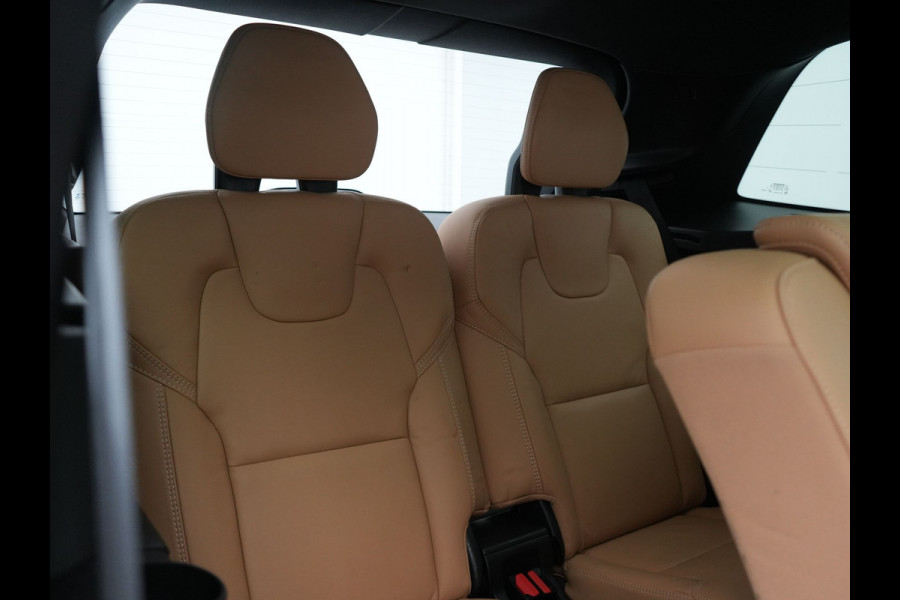 Volvo XC90 T8 Recharge AWD Ultimate Bright 7 Persoons LONG RANGE PHEV 455pk Dealer O.H. | Trekhaak Af Fabriek | Panodak | Head Up | Adaptive Cruise | 360 Camera | Bowers & Wilkins | Lederen Sportstoelen Massage & Memory & Ventilatie | Google Assistent | Stoelen & Stuur Verwarmd  | Keyless | Blis | Plug In Hybrid |