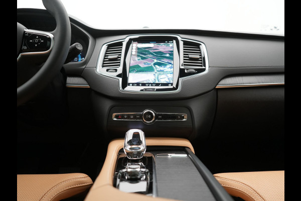 Volvo XC90 T8 Recharge AWD Ultimate Bright 7 Persoons LONG RANGE PHEV 455pk Dealer O.H. | Trekhaak Af Fabriek | Panodak | Head Up | Adaptive Cruise | 360 Camera | Bowers & Wilkins | Lederen Sportstoelen Massage & Memory & Ventilatie | Google Assistent | Stoelen & Stuur Verwarmd  | Keyless | Blis | Plug In Hybrid |