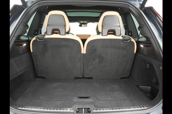 Volvo XC90 T8 Recharge AWD Ultimate Bright 7 Persoons LONG RANGE PHEV 455pk Dealer O.H. | Trekhaak Af Fabriek | Panodak | Head Up | Adaptive Cruise | 360 Camera | Bowers & Wilkins | Lederen Sportstoelen Massage & Memory & Ventilatie | Google Assistent | Stoelen & Stuur Verwarmd  | Keyless | Blis | Plug In Hybrid |