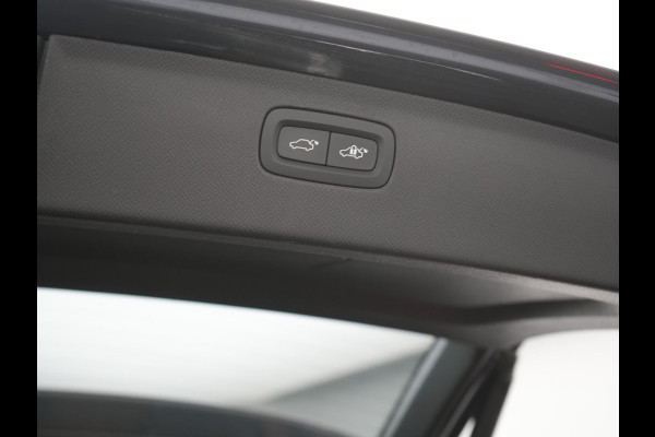 Volvo XC90 T8 Recharge AWD Ultimate Bright 7 Persoons LONG RANGE PHEV 455pk Dealer O.H. | Trekhaak Af Fabriek | Panodak | Head Up | Adaptive Cruise | 360 Camera | Bowers & Wilkins | Lederen Sportstoelen Massage & Memory & Ventilatie | Google Assistent | Stoelen & Stuur Verwarmd  | Keyless | Blis | Plug In Hybrid |