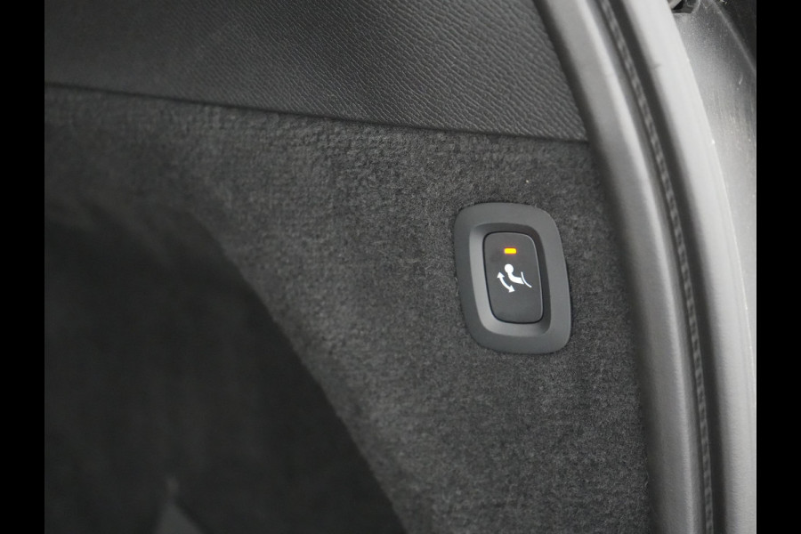 Volvo XC90 T8 Recharge AWD Ultimate Bright 7 Persoons LONG RANGE PHEV 455pk Dealer O.H. | Trekhaak Af Fabriek | Panodak | Head Up | Adaptive Cruise | 360 Camera | Bowers & Wilkins | Lederen Sportstoelen Massage & Memory & Ventilatie | Google Assistent | Stoelen & Stuur Verwarmd  | Keyless | Blis | Plug In Hybrid |