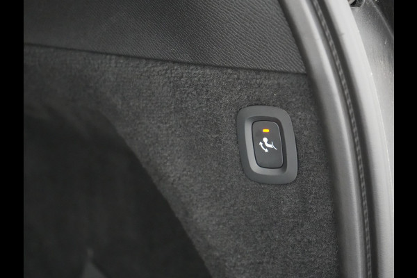 Volvo XC90 T8 Recharge AWD Ultimate Bright 7 Persoons LONG RANGE PHEV 455pk Dealer O.H. | Trekhaak Af Fabriek | Panodak | Head Up | Adaptive Cruise | 360 Camera | Bowers & Wilkins | Lederen Sportstoelen Massage & Memory & Ventilatie | Google Assistent | Stoelen & Stuur Verwarmd  | Keyless | Blis | Plug In Hybrid |