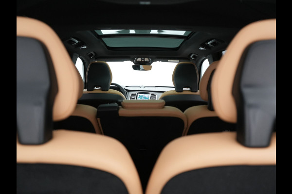 Volvo XC90 T8 Recharge AWD Ultimate Bright 7 Persoons LONG RANGE PHEV 455pk Dealer O.H. | Trekhaak Af Fabriek | Panodak | Head Up | Adaptive Cruise | 360 Camera | Bowers & Wilkins | Lederen Sportstoelen Massage & Memory & Ventilatie | Google Assistent | Stoelen & Stuur Verwarmd  | Keyless | Blis | Plug In Hybrid |
