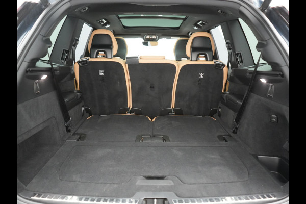 Volvo XC90 T8 Recharge AWD Ultimate Bright 7 Persoons LONG RANGE PHEV 455pk Dealer O.H. | Trekhaak Af Fabriek | Panodak | Head Up | Adaptive Cruise | 360 Camera | Bowers & Wilkins | Lederen Sportstoelen Massage & Memory & Ventilatie | Google Assistent | Stoelen & Stuur Verwarmd  | Keyless | Blis | Plug In Hybrid |