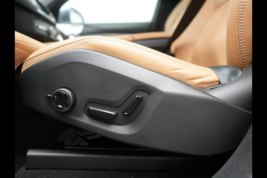 Volvo XC90 T8 Recharge AWD Ultimate Bright 7 Persoons LONG RANGE PHEV 455pk Dealer O.H. | Trekhaak Af Fabriek | Panodak | Head Up | Adaptive Cruise | 360 Camera | Bowers & Wilkins | Lederen Sportstoelen Massage & Memory & Ventilatie | Google Assistent | Stoelen & Stuur Verwarmd  | Keyless | Blis | Plug In Hybrid |