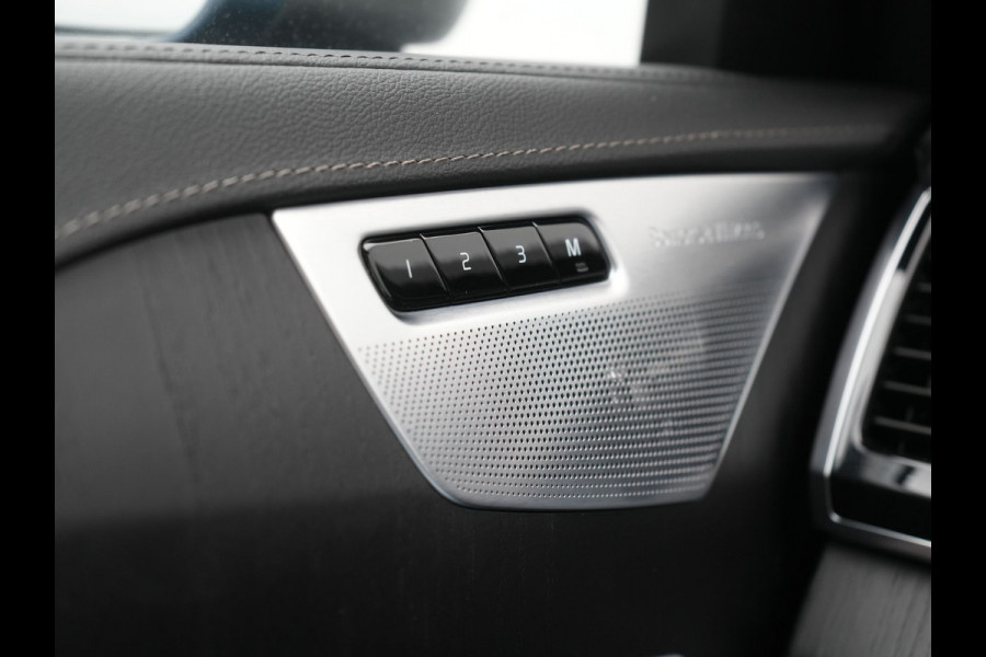Volvo XC90 T8 Recharge AWD Ultimate Bright 7 Persoons LONG RANGE PHEV 455pk Dealer O.H. | Trekhaak Af Fabriek | Panodak | Head Up | Adaptive Cruise | 360 Camera | Bowers & Wilkins | Lederen Sportstoelen Massage & Memory & Ventilatie | Google Assistent | Stoelen & Stuur Verwarmd  | Keyless | Blis | Plug In Hybrid |