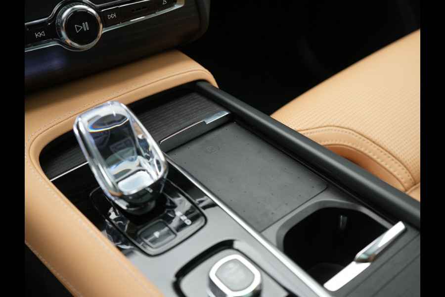 Volvo XC90 T8 Recharge AWD Ultimate Bright 7 Persoons LONG RANGE PHEV 455pk Dealer O.H. | Trekhaak Af Fabriek | Panodak | Head Up | Adaptive Cruise | 360 Camera | Bowers & Wilkins | Lederen Sportstoelen Massage & Memory & Ventilatie | Google Assistent | Stoelen & Stuur Verwarmd  | Keyless | Blis | Plug In Hybrid |