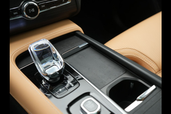 Volvo XC90 T8 Recharge AWD Ultimate Bright 7 Persoons LONG RANGE PHEV 455pk Dealer O.H. | Trekhaak Af Fabriek | Panodak | Head Up | Adaptive Cruise | 360 Camera | Bowers & Wilkins | Lederen Sportstoelen Massage & Memory & Ventilatie | Google Assistent | Stoelen & Stuur Verwarmd  | Keyless | Blis | Plug In Hybrid |