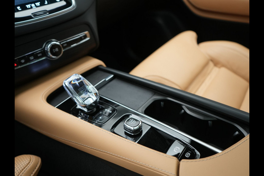 Volvo XC90 T8 Recharge AWD Ultimate Bright 7 Persoons LONG RANGE PHEV 455pk Dealer O.H. | Trekhaak Af Fabriek | Panodak | Head Up | Adaptive Cruise | 360 Camera | Bowers & Wilkins | Lederen Sportstoelen Massage & Memory & Ventilatie | Google Assistent | Stoelen & Stuur Verwarmd  | Keyless | Blis | Plug In Hybrid |