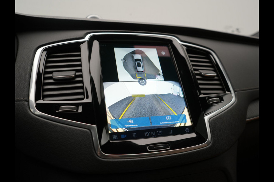 Volvo XC90 T8 Recharge AWD Ultimate Bright 7 Persoons LONG RANGE PHEV 455pk Dealer O.H. | Trekhaak Af Fabriek | Panodak | Head Up | Adaptive Cruise | 360 Camera | Bowers & Wilkins | Lederen Sportstoelen Massage & Memory & Ventilatie | Google Assistent | Stoelen & Stuur Verwarmd  | Keyless | Blis | Plug In Hybrid |