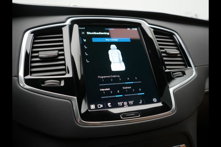 Volvo XC90 T8 Recharge AWD Ultimate Bright 7 Persoons LONG RANGE PHEV 455pk Dealer O.H. | Trekhaak Af Fabriek | Panodak | Head Up | Adaptive Cruise | 360 Camera | Bowers & Wilkins | Lederen Sportstoelen Massage & Memory & Ventilatie | Google Assistent | Stoelen & Stuur Verwarmd  | Keyless | Blis | Plug In Hybrid |