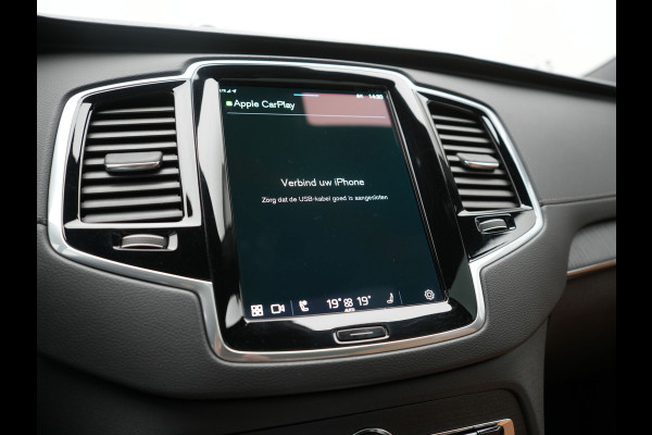 Volvo XC90 T8 Recharge AWD Ultimate Bright 7 Persoons LONG RANGE PHEV 455pk Dealer O.H. | Trekhaak Af Fabriek | Panodak | Head Up | Adaptive Cruise | 360 Camera | Bowers & Wilkins | Lederen Sportstoelen Massage & Memory & Ventilatie | Google Assistent | Stoelen & Stuur Verwarmd  | Keyless | Blis | Plug In Hybrid |
