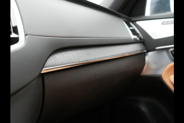 Volvo XC90 T8 Recharge AWD Ultimate Bright 7 Persoons LONG RANGE PHEV 455pk Dealer O.H. | Trekhaak Af Fabriek | Panodak | Head Up | Adaptive Cruise | 360 Camera | Bowers & Wilkins | Lederen Sportstoelen Massage & Memory & Ventilatie | Google Assistent | Stoelen & Stuur Verwarmd  | Keyless | Blis | Plug In Hybrid |