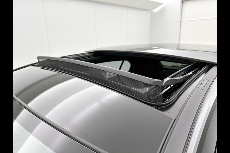 Mercedes-Benz A-Klasse 250 e Business Solution AMG | Nightpakket | Advanced sound system | Dodehoekassistent | Panoramaschuifdak | Smartphone-integratie | |