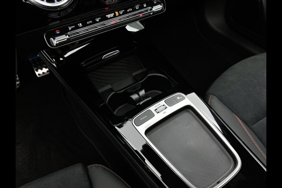 Mercedes-Benz A-Klasse 250 e Business Solution AMG | Nightpakket | Advanced sound system | Dodehoekassistent | Panoramaschuifdak | Smartphone-integratie | |