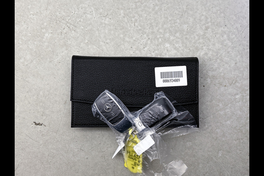 Mercedes-Benz A-Klasse 250 e Business Solution AMG | Nightpakket | Advanced sound system | Dodehoekassistent | Panoramaschuifdak | Smartphone-integratie | |