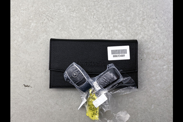 Mercedes-Benz A-Klasse 250 e Business Solution AMG | Nightpakket | Advanced sound system | Dodehoekassistent | Panoramaschuifdak | Smartphone-integratie | |