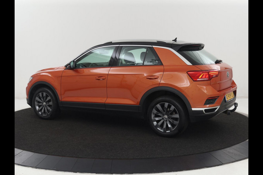 Volkswagen T-Roc 1.5 TSI Style Business | Trekhaak | Stoelverwarming | Camera | Carplay | Adaptive cruise | Navigatie | Parkeerhulp | DAB | Bluetooth | Climate control