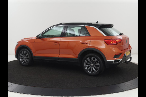 Volkswagen T-Roc 1.5 TSI Style Business | Trekhaak | Stoelverwarming | Camera | Carplay | Adaptive cruise | Navigatie | Parkeerhulp | DAB | Bluetooth | Climate control