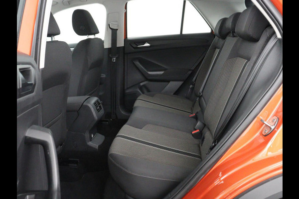 Volkswagen T-Roc 1.5 TSI Style Business | Trekhaak | Stoelverwarming | Camera | Carplay | Adaptive cruise | Navigatie | Parkeerhulp | DAB | Bluetooth | Climate control