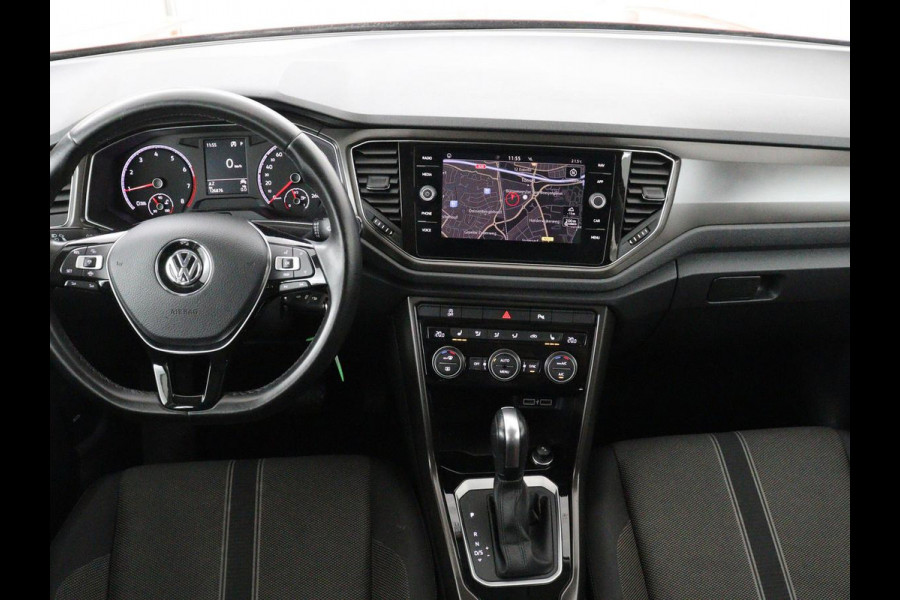 Volkswagen T-Roc 1.5 TSI Style Business | Trekhaak | Stoelverwarming | Camera | Carplay | Adaptive cruise | Navigatie | Parkeerhulp | DAB | Bluetooth | Climate control